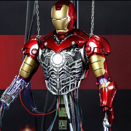 Iron Man Mark III (Construction Version) Iron Man Movie Masterpiece 1/6 Action Figure by Hot Toys